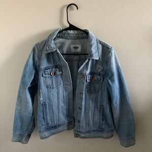 Denim light washed jean jacket.